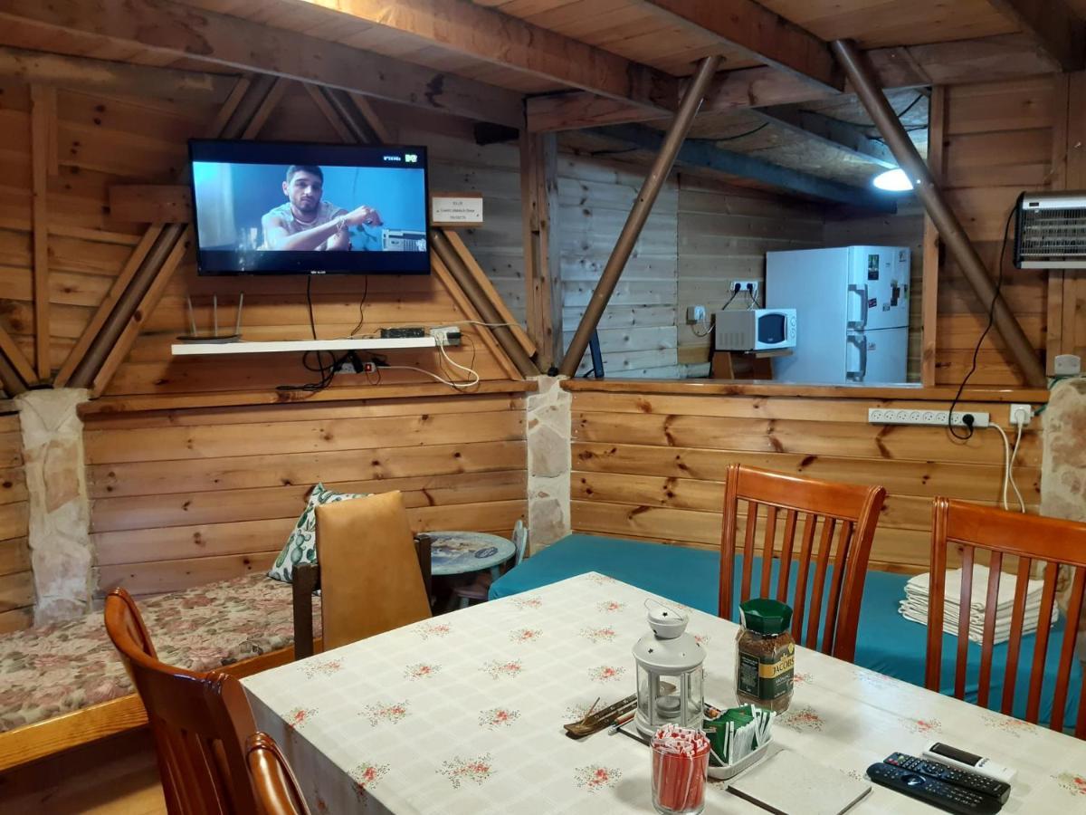 בקתת עץ בחורש במנות - דום גיאודזי - Wooden Cabin In Manot Zewnętrze zdjęcie