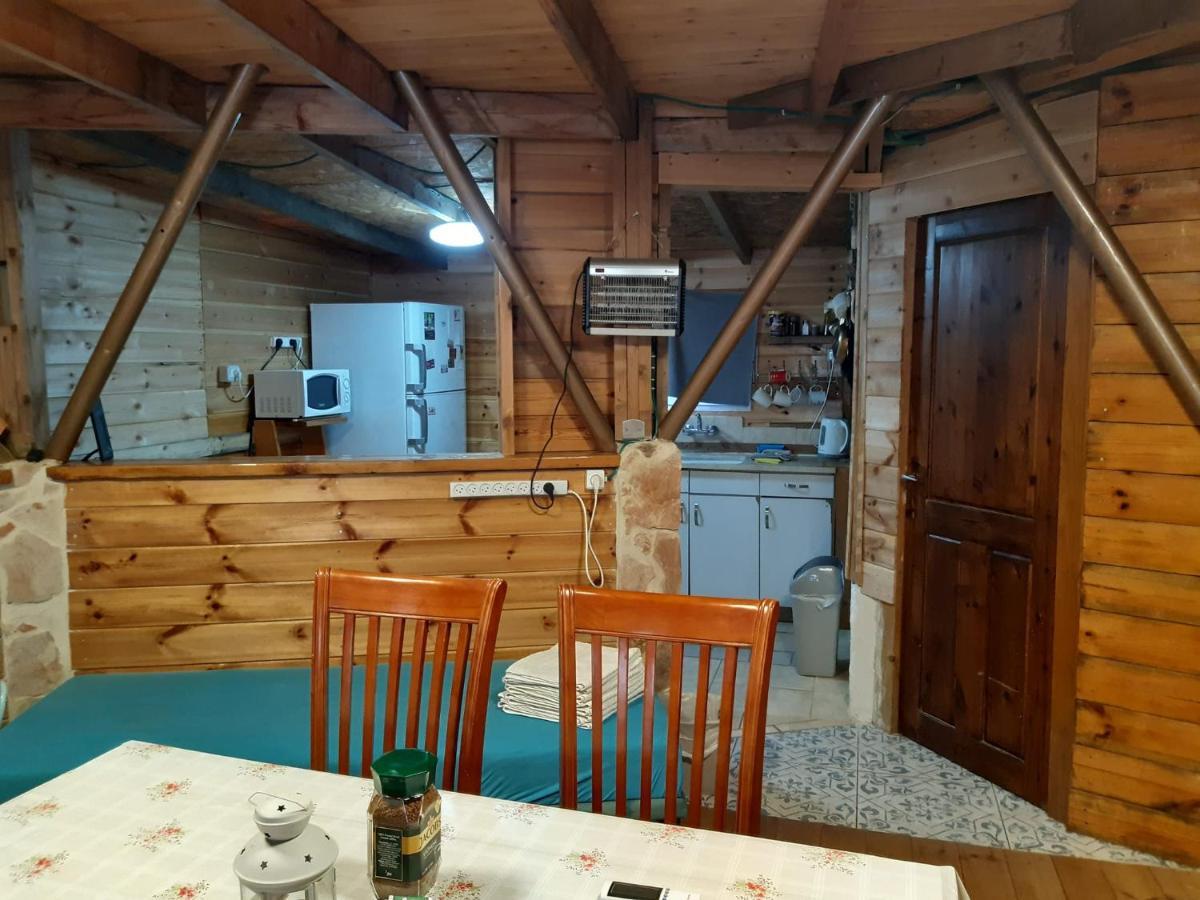 בקתת עץ בחורש במנות - דום גיאודזי - Wooden Cabin In Manot Zewnętrze zdjęcie