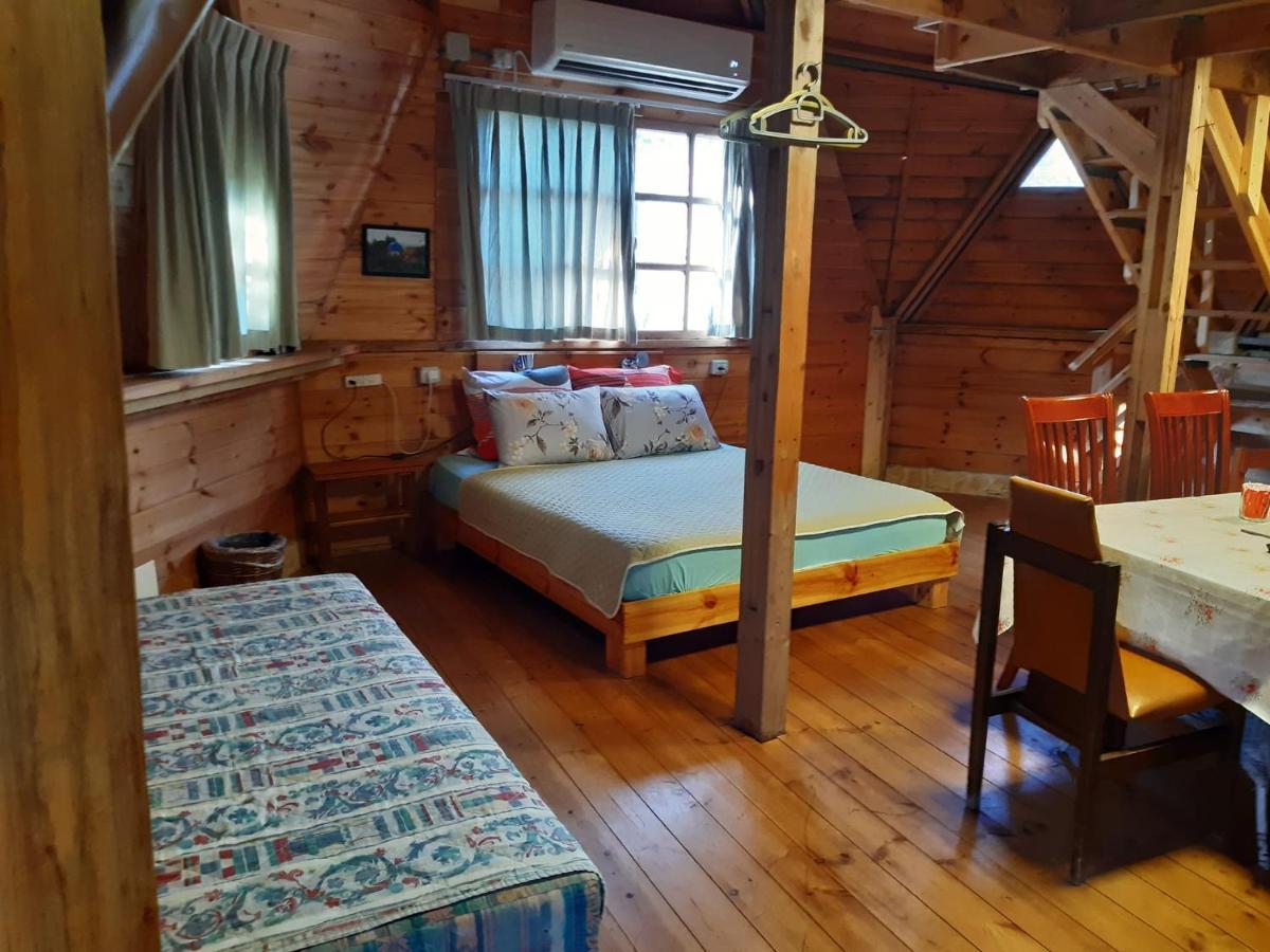 בקתת עץ בחורש במנות - דום גיאודזי - Wooden Cabin In Manot Zewnętrze zdjęcie