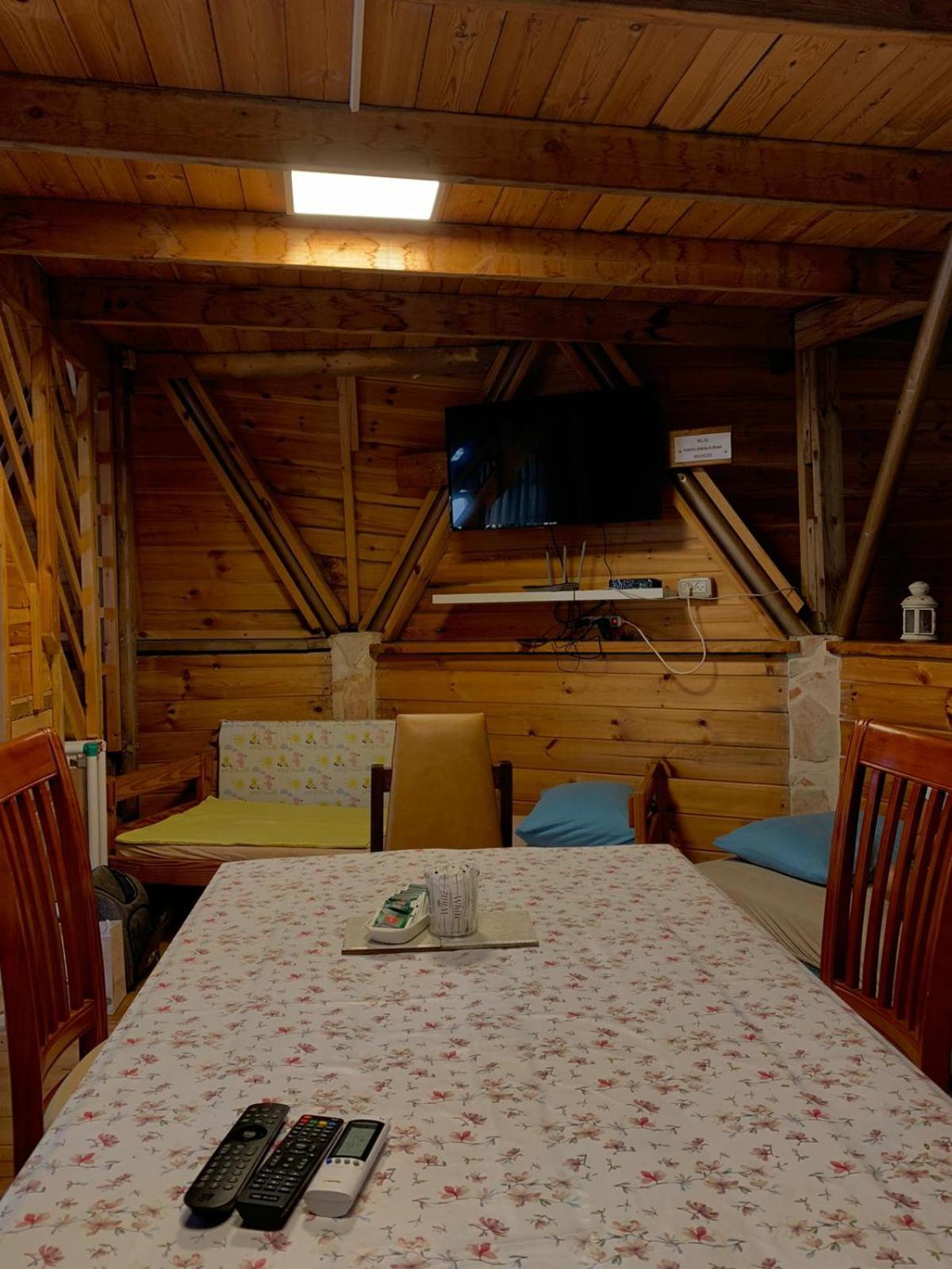 בקתת עץ בחורש במנות - דום גיאודזי - Wooden Cabin In Manot Zewnętrze zdjęcie