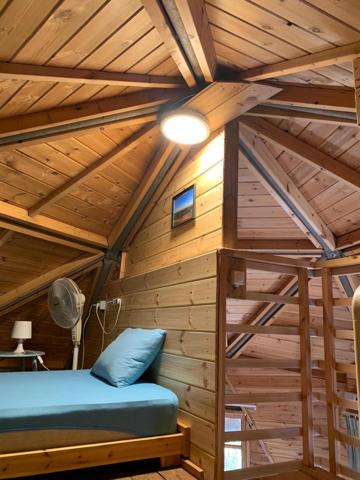 בקתת עץ בחורש במנות - דום גיאודזי - Wooden Cabin In Manot Zewnętrze zdjęcie